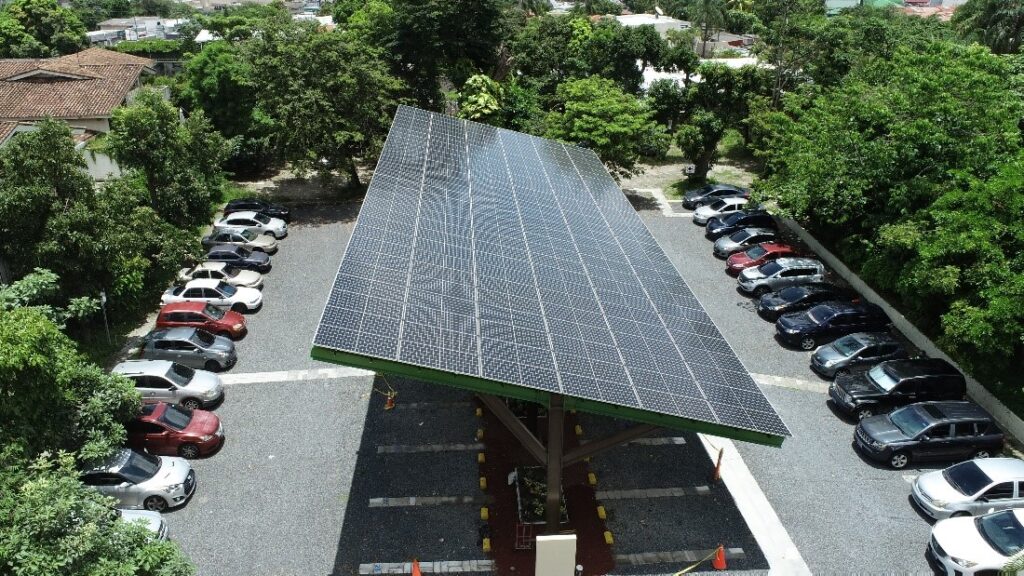 INE inaugura planta solar fotovoltaica