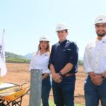 Autoridades en el acto de colocación de la primera piedra de Talnique Solar.