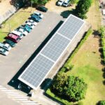 Paneles solares de la planta de energía fotovoltaica.