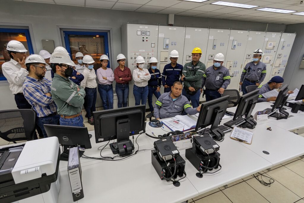 Expertos ecuatorianos visitan la Central Eléctrica Talnique